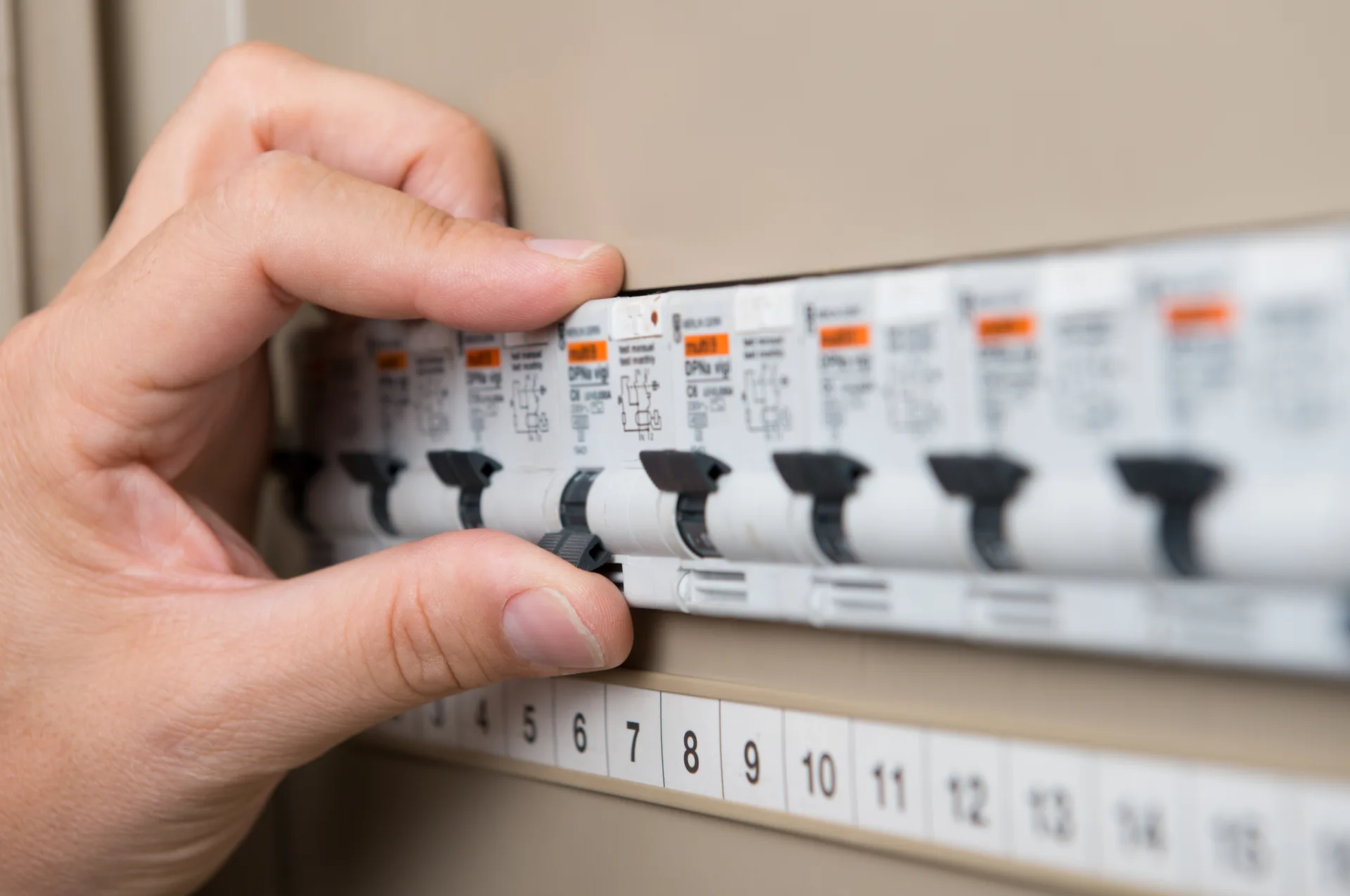 Electrician Glenning Valley, licensed electricians serving Glenning Valley